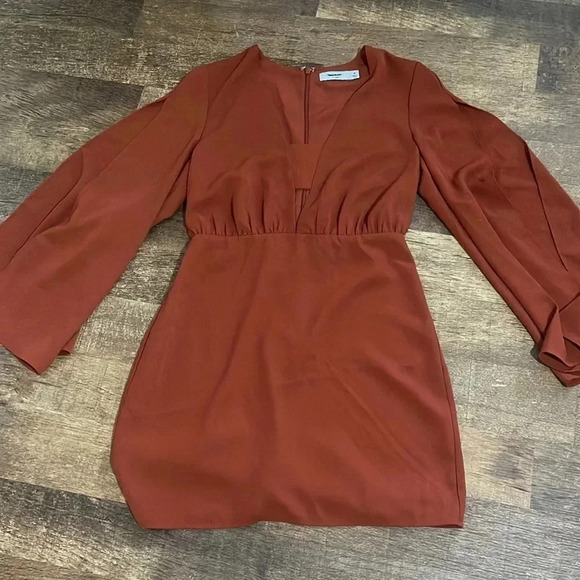 Ali & Jay Dress bat sleeves burnt orange color vneck - Picture 5 of 7